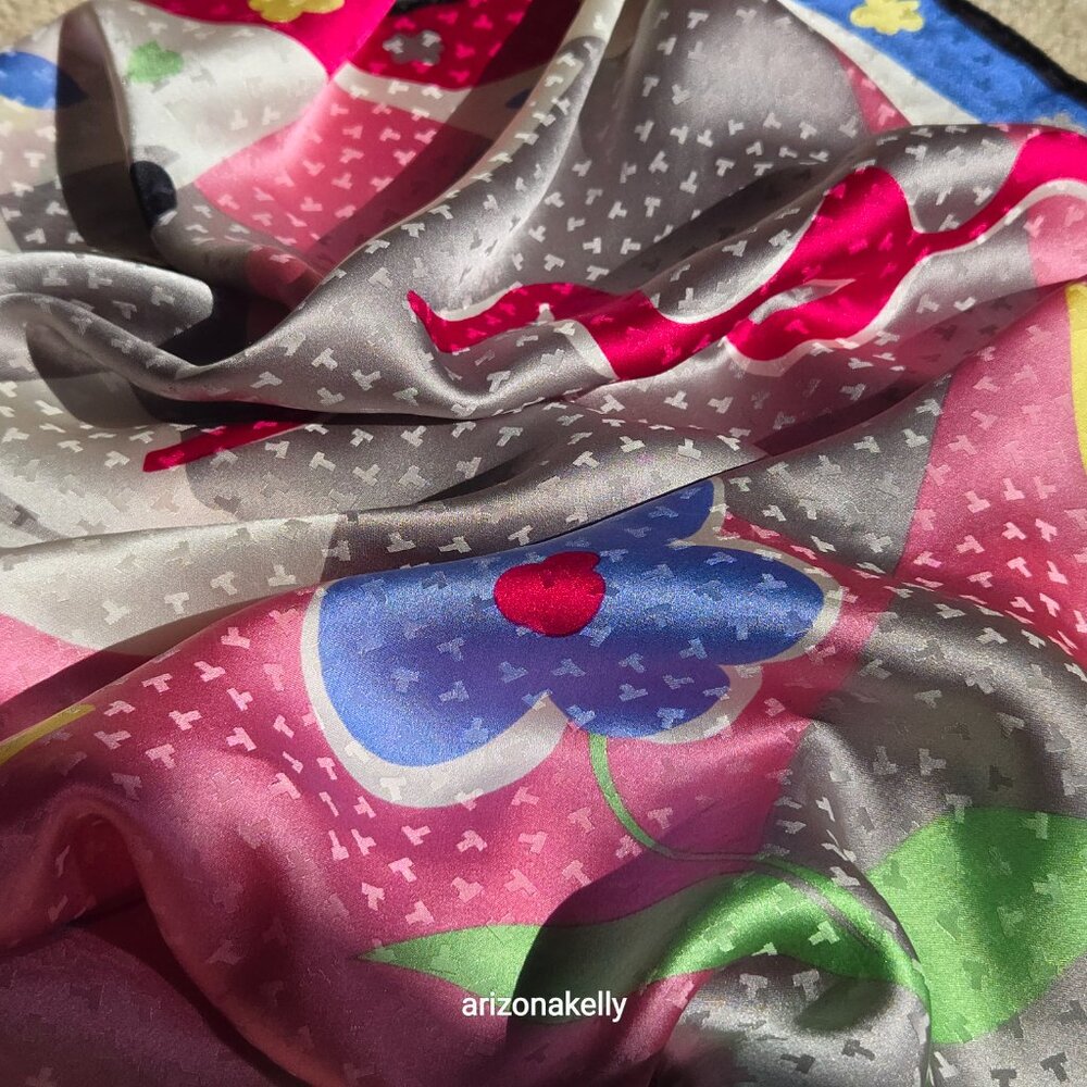 Tiffany Silk Scarf Hand-Rolled Tiffany Logo - Picture 12 of 14